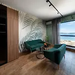 Отель Palms 4*